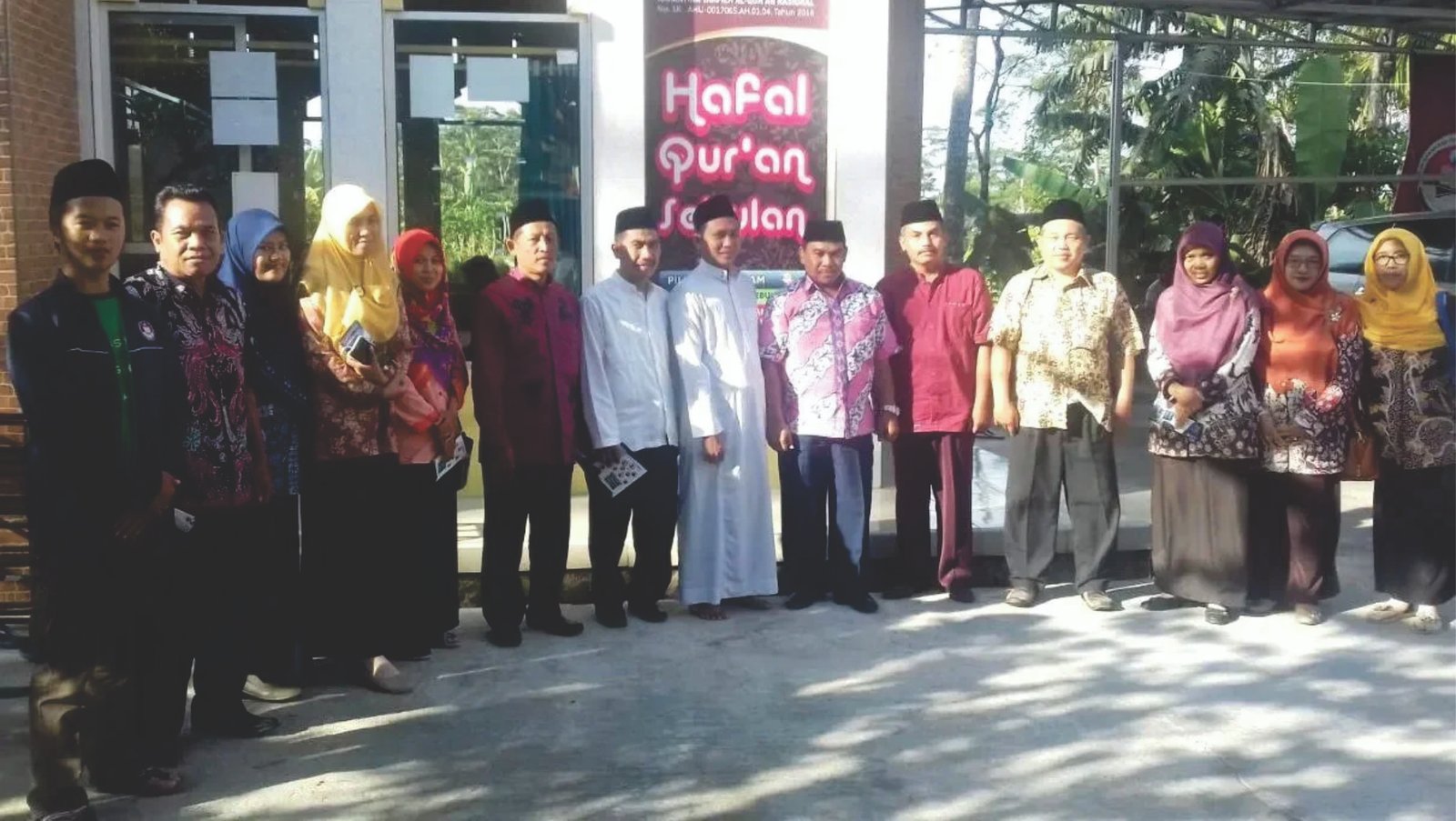PESANTREN & BOARDING SCHOOL